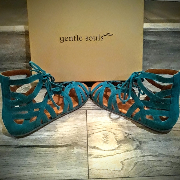 Gentle Souls:Kenneth Cole "Break My Heart" sandal - Picture 5 of 8